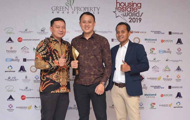 (Kiri – Kanan) Fahreza Rizani, GM Sales and Marketing PT Izumi Sentul Realty, Christian Hadi Saputra, Head of Opus Park Project, dan Heru K Wijaya, Head of Marketing Communication PT Izumi Sentul Realty