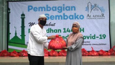 Pembagian sembako Al Azhar Memorial Garden