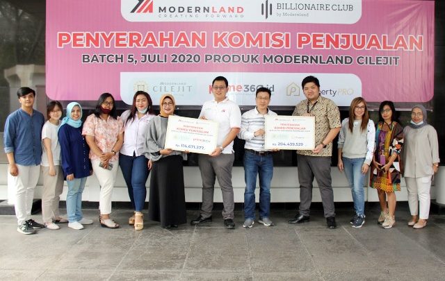 Billionaire Club Serahkan Komisi Penjualan Modernland Cilejit Tepat Waktu