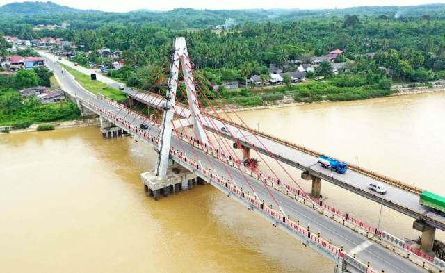 Jembatan di Dharmasraya Sumbar