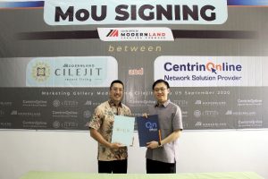 (Kiri-Kanan) Reagan Honoris, Managing Director Modernland Cilejit bersama Randy Hirawan, President Director PT Centrin Online Prima