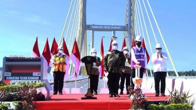 Presiden Jokowi meresmikan Jembatan Teluk Kendari