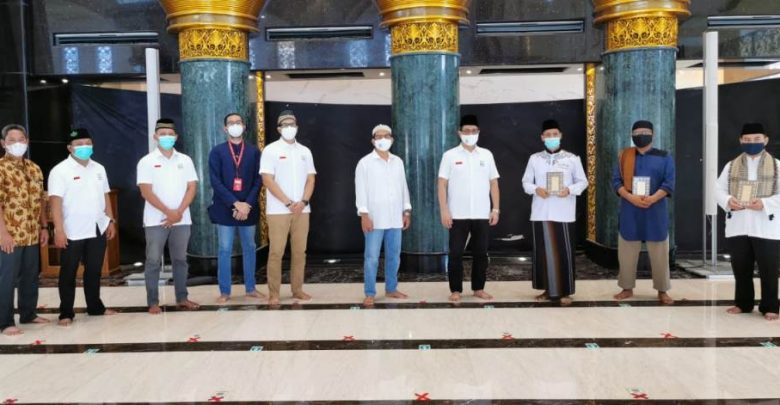 Sinar Mas Land Wakafkan Al-Qur’an kepada 3 Masjid di Grand Wisata Bekasi