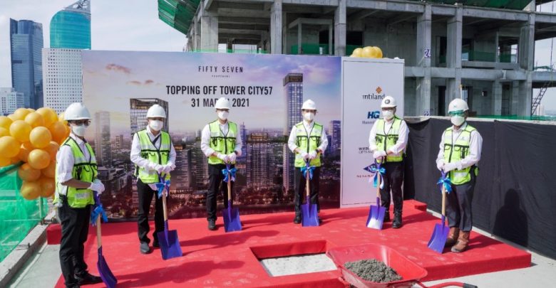 Topping Off Apartemen Fifty Seven Promenade