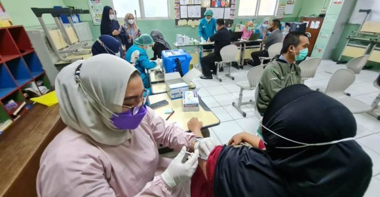 Sinar Mas Land Vaksinasi Ribuan Lansia dan Pengurus Masjid di Tangerang Selatan