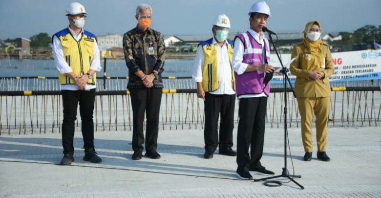 Presiden Jokowi Tinjau Tol Semarang-Demak Seksi 2