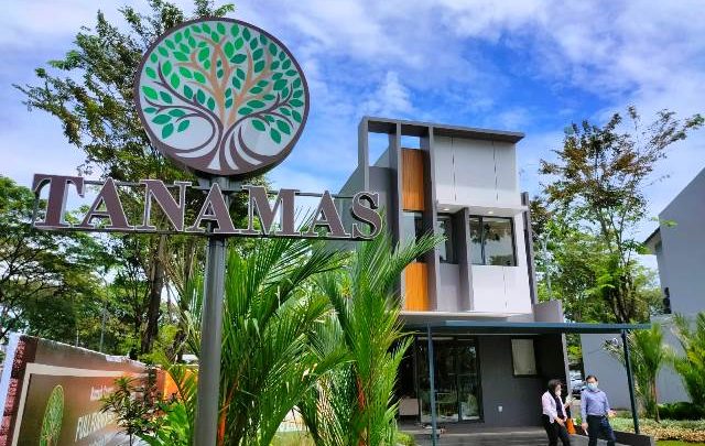 Grand Wisata Bekasi Luncurkan Tanamas