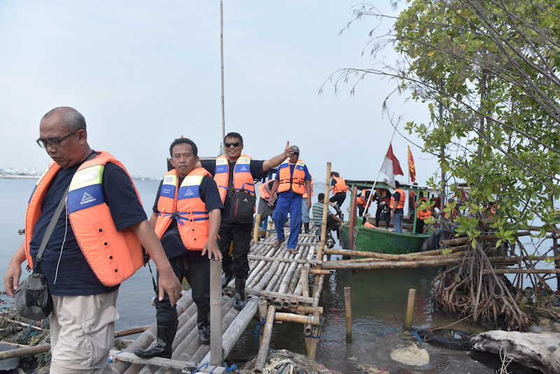 Asuransi Astra, Astra Infra, dan Astra Property Bersinergi Dukung Net Zero Emission Melalui Penanaman Mangrove di Semarang