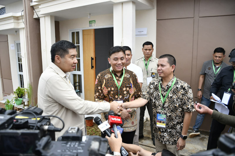 Presiden Prabowo Hadiri Akad Massal 50.030 KPR Sejahtera FLPP dan Serah Terima Kunci Rumah Tahun 2025